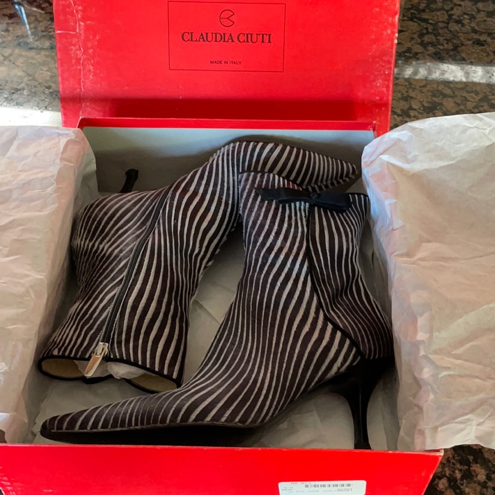 Zebra print Claudia Ciuti Lorin booties